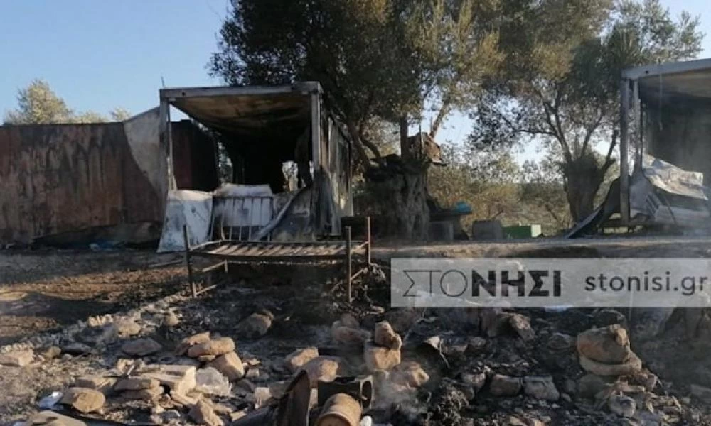 Οι μετανάστες κατέστρεψαν τη Μόρια: Στάχτη σκηνές και κοντέινερ (βίντεο)